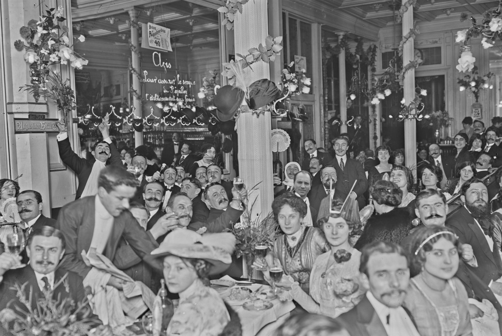Réveillon de Noël à la Brasserie du Pont de Fer - Grands Boulevards de Paris - 24 Décembre 1912